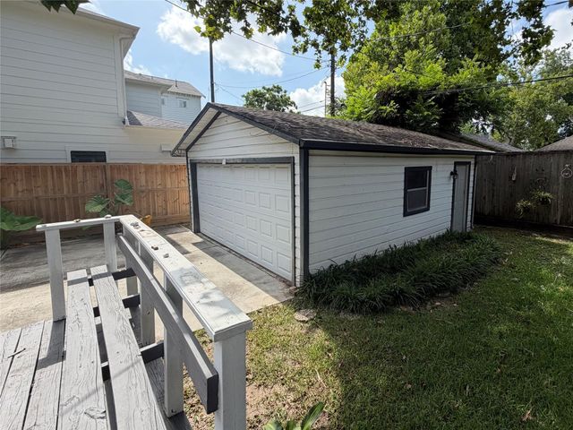 205 E 24th Street, Houston, TX 77008