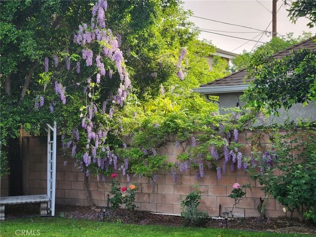 11957 Collins Street, Valley Village, CA 91607