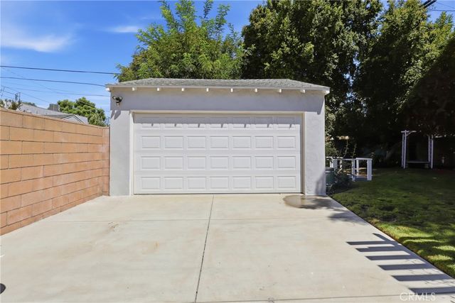 11957 Collins Street, Valley Village, CA 91607