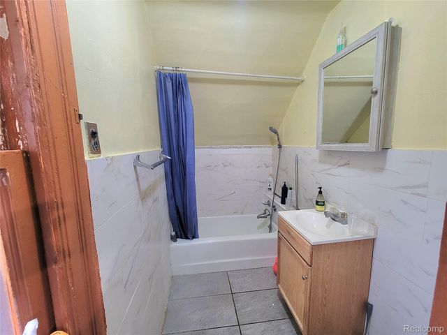 2282 Poland Street, Hamtramck, MI 48212