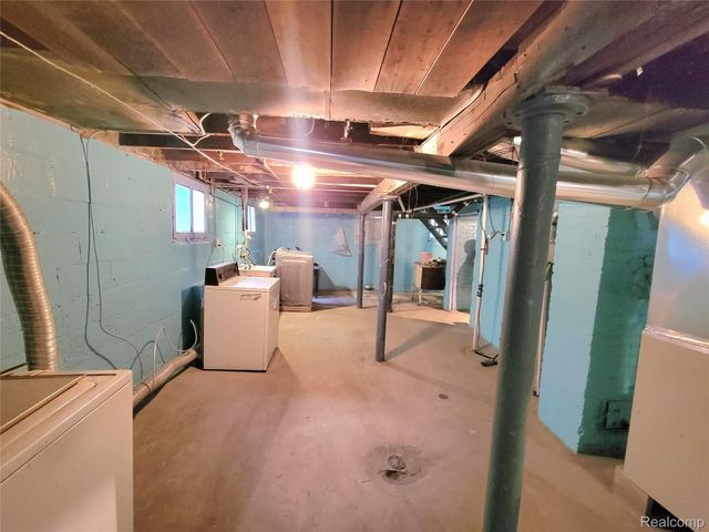 2282 Poland Street, Hamtramck, MI 48212