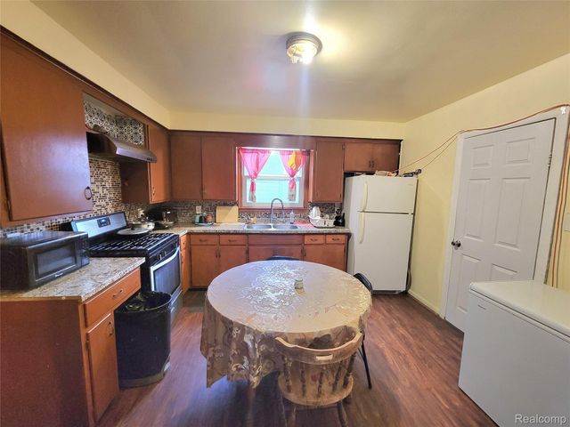 2282 Poland Street, Hamtramck, MI 48212