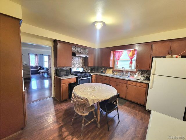 2282 Poland Street, Hamtramck, MI 48212