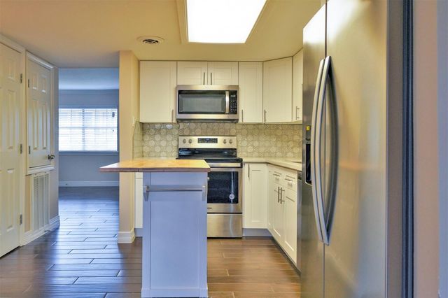 12633 Memorial Drive 77, Houston, TX 77024