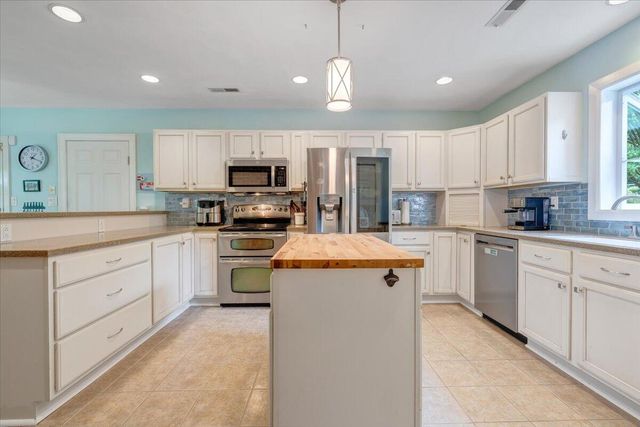 7609 Countrywood DR, Roanoke, VA 24018