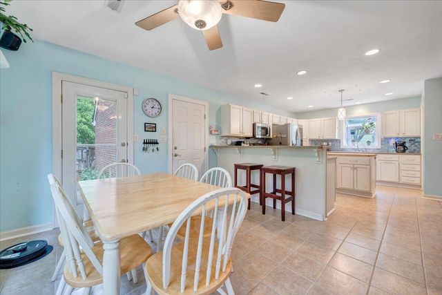 7609 Countrywood DR, Roanoke, VA 24018