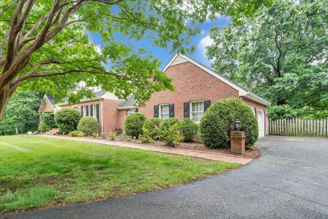7609 Countrywood DR, Roanoke, VA 24018