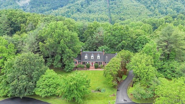 7609 Countrywood DR, Roanoke, VA 24018