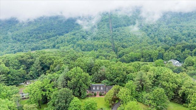 7609 Countrywood DR, Roanoke, VA 24018