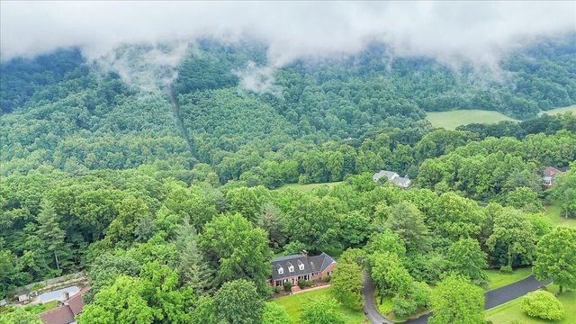 7609 Countrywood DR, Roanoke, VA 24018