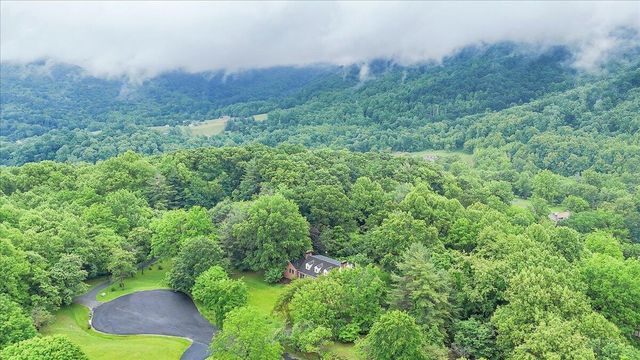 7609 Countrywood DR, Roanoke, VA 24018