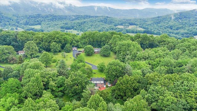 7609 Countrywood DR, Roanoke, VA 24018