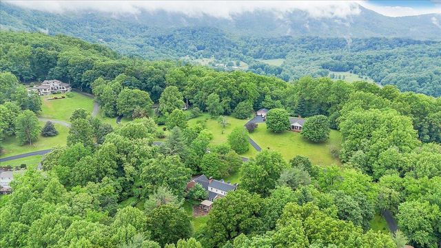 7609 Countrywood DR, Roanoke, VA 24018