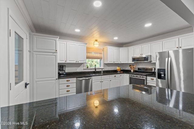 106 Juniper Court, West End, NC 27376