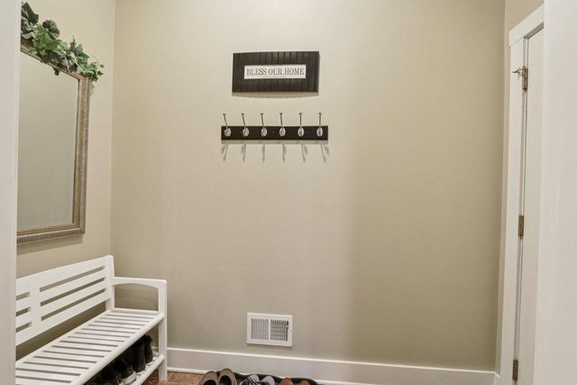 515 Wynnewood COURT, Waukesha, WI 53188