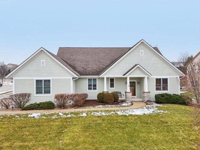 515 Wynnewood COURT, Waukesha, WI 53188