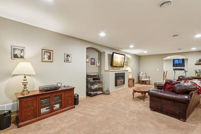 515 Wynnewood COURT, Waukesha, WI 53188