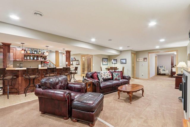 515 Wynnewood COURT, Waukesha, WI 53188