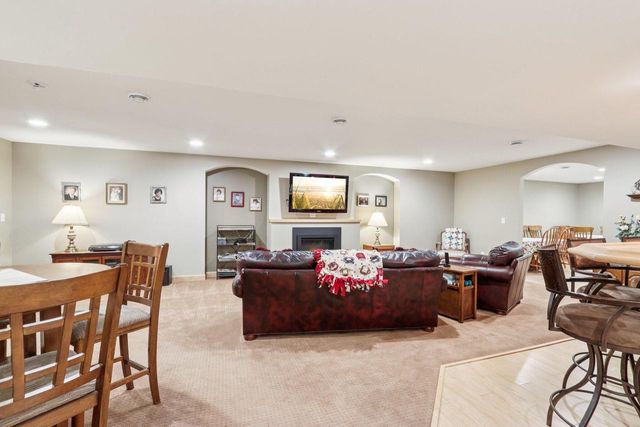 515 Wynnewood COURT, Waukesha, WI 53188