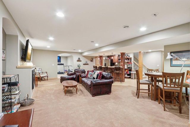515 Wynnewood COURT, Waukesha, WI 53188