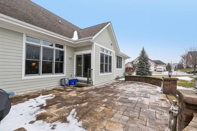 515 Wynnewood COURT, Waukesha, WI 53188