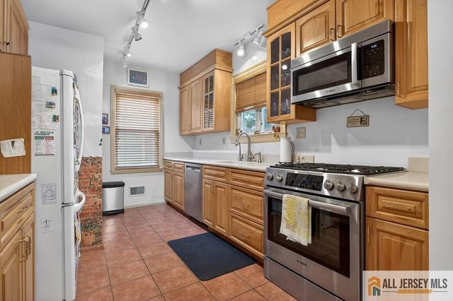 37 N 7th Avenue, Highland Park, NJ 08904