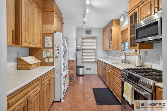 37 N 7th Avenue, Highland Park, NJ 08904