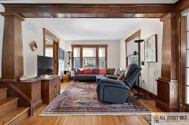 37 N 7th Avenue, Highland Park, NJ 08904