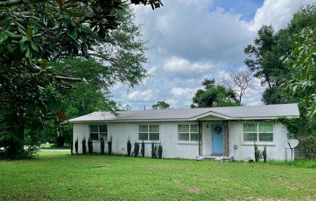 786 9th Avenue, Crestview, FL 32536