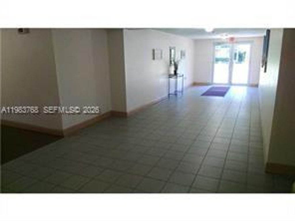 9320 Fontainebleau Blvd 109, Miami, FL 33172