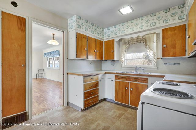 12293 W Greenfield Road, Lansing, MI 48917