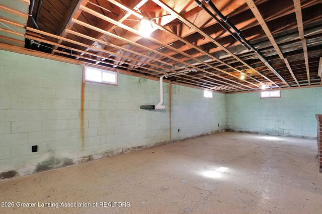 12293 W Greenfield Road, Lansing, MI 48917