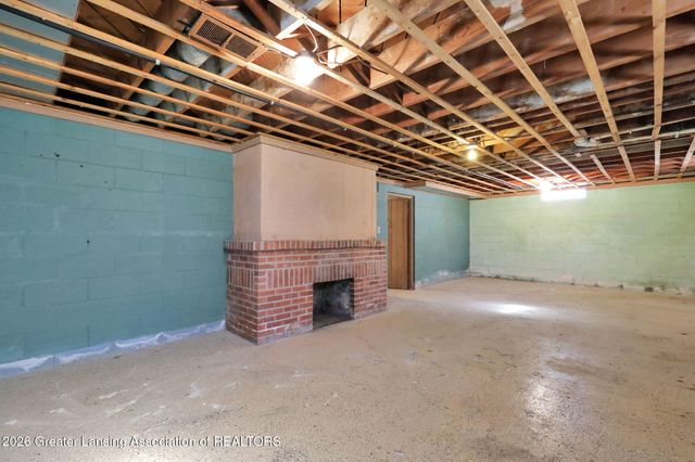 12293 W Greenfield Road, Lansing, MI 48917