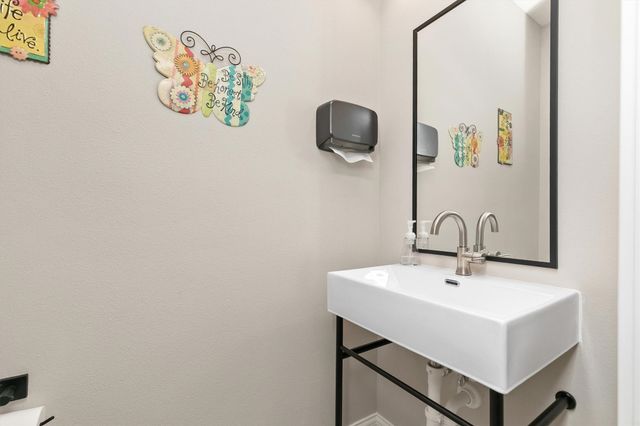 14143 Wilden Drive, Urbandale, IA 50323