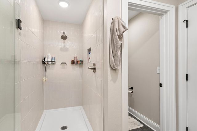 14143 Wilden Drive, Urbandale, IA 50323