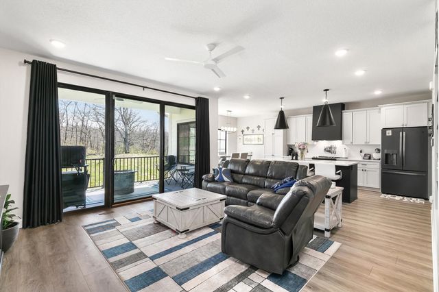 14143 Wilden Drive, Urbandale, IA 50323