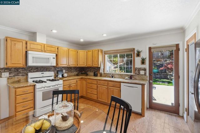 210 Vista Way, Martinez, CA 94553