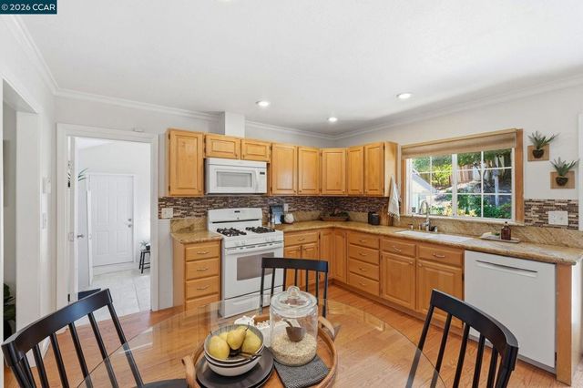 210 Vista Way, Martinez, CA 94553