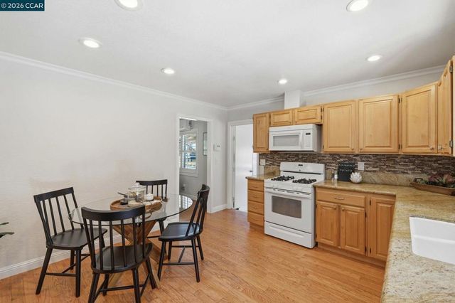 210 Vista Way, Martinez, CA 94553