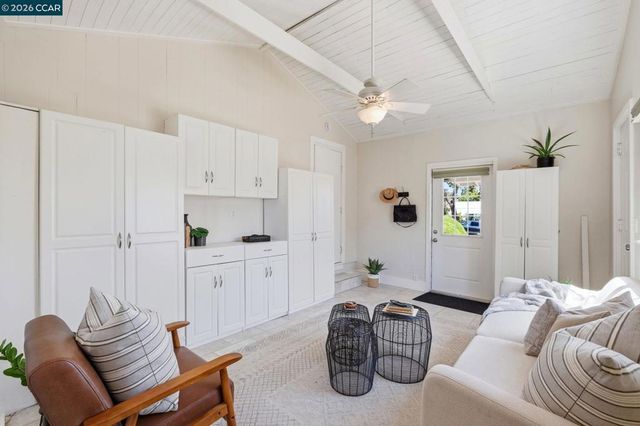 210 Vista Way, Martinez, CA 94553