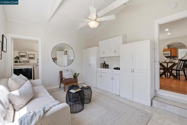 210 Vista Way, Martinez, CA 94553