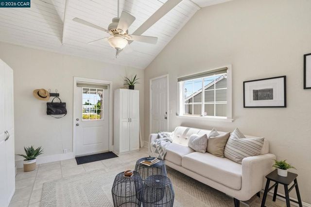 210 Vista Way, Martinez, CA 94553