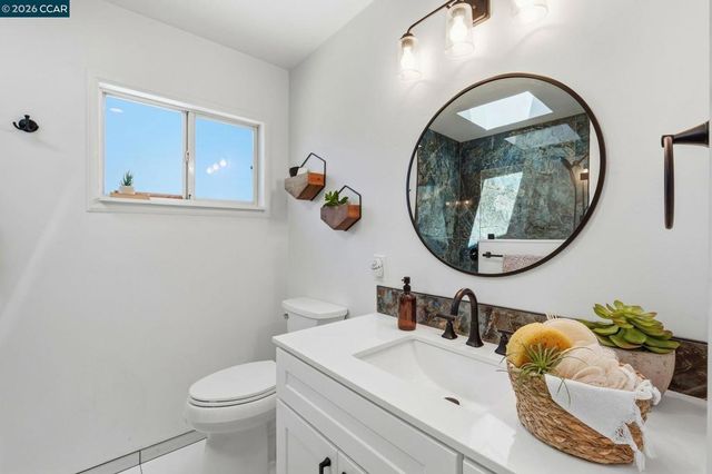 210 Vista Way, Martinez, CA 94553