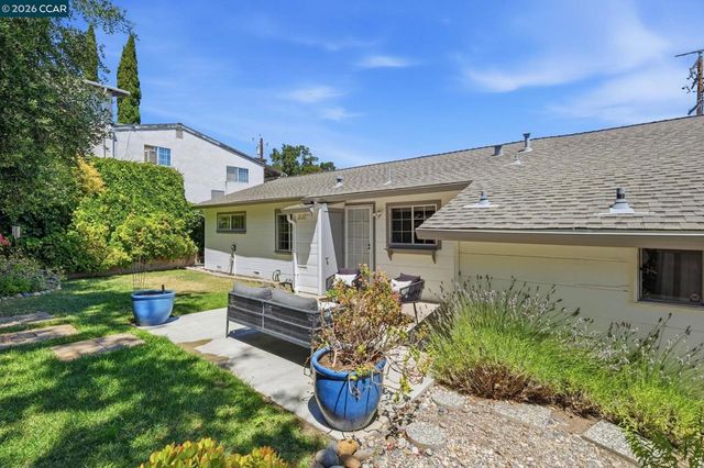 210 Vista Way, Martinez, CA 94553