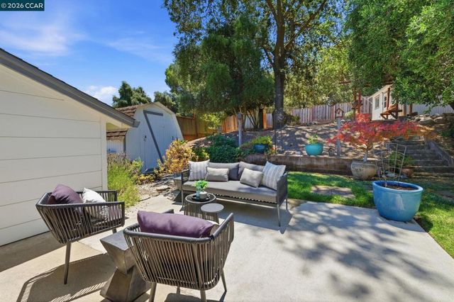 210 Vista Way, Martinez, CA 94553