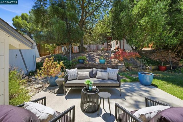 210 Vista Way, Martinez, CA 94553