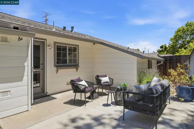 210 Vista Way, Martinez, CA 94553