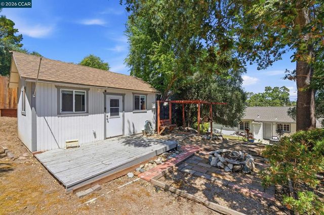 210 Vista Way, Martinez, CA 94553