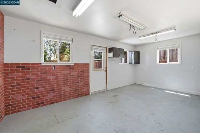 210 Vista Way, Martinez, CA 94553