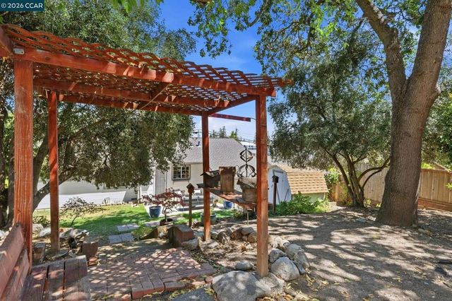 210 Vista Way, Martinez, CA 94553